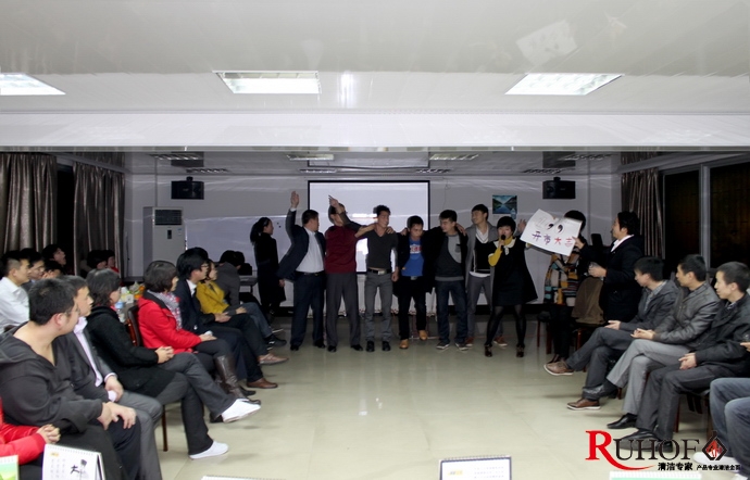 鲁沃夫欢迎晚会